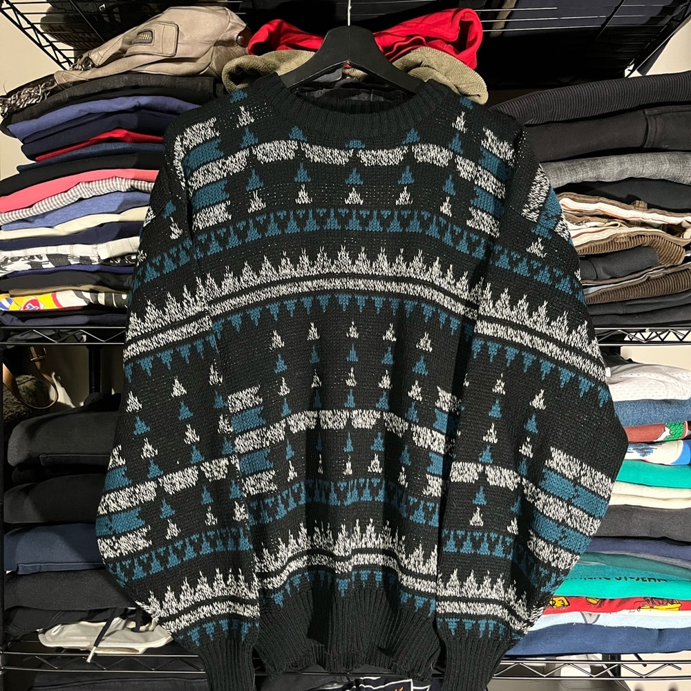 Stylish Black and Blue Crewneck Sweater
